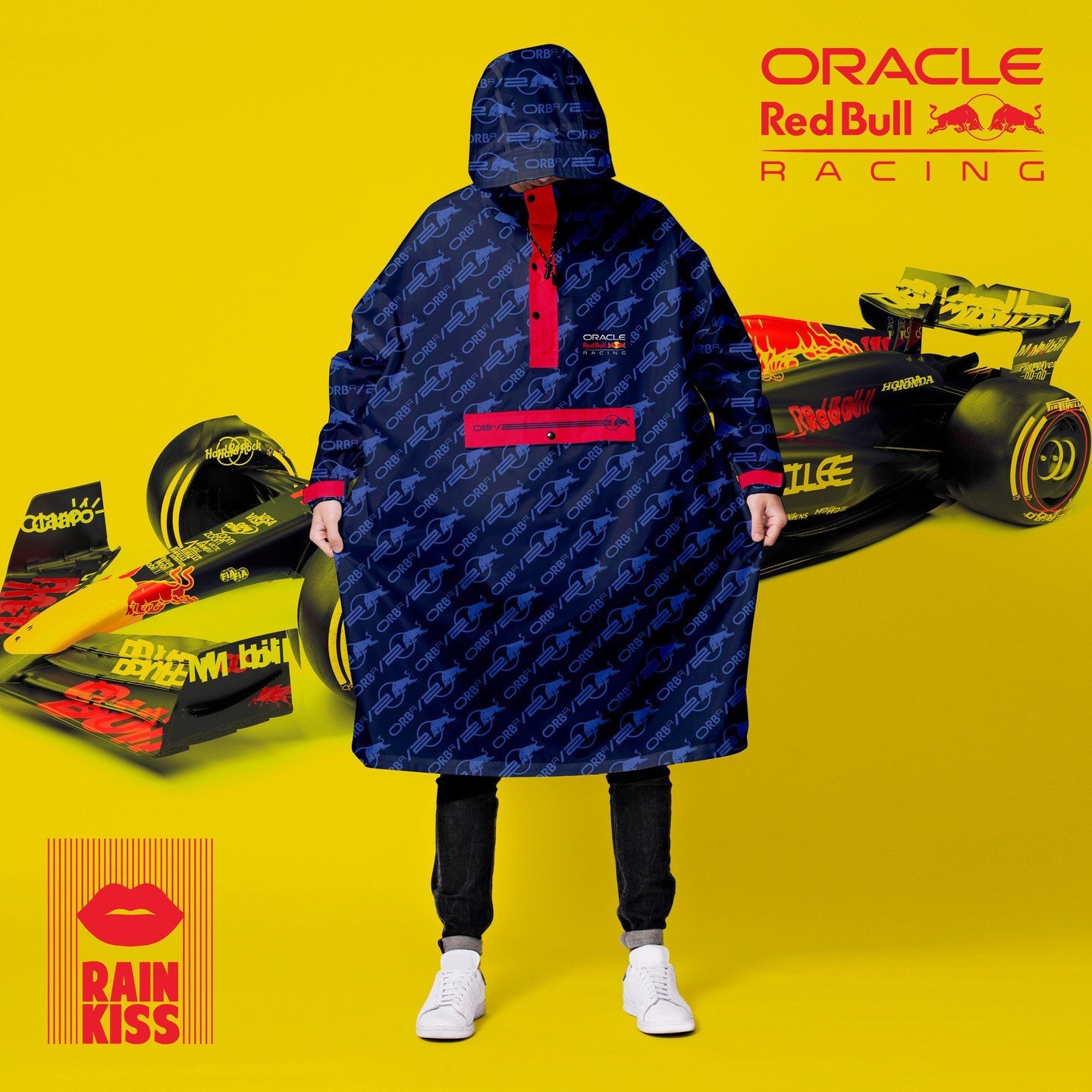 Das bisschen Regen macht uns gar nichts aus. Erst recht nicht mit einem Regenponcho von Rainkiss 🌧️⁠
⁠
Shoppe jetzt die Collabo mit Oracle Red Bull Racing bei uns!⁠
⁠
📷 @rainkiss__